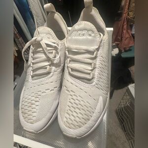 Nike 270s White 5Y Kids 6.5 Women’s